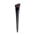 Brushworks No. 9 Angled Flat Top Foundation Buffing Brush Alternative Image