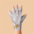 Voesh Collagen Gloves with Mint + Botanical Extracts Alternative Image